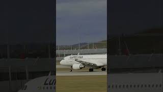 🛫 Lufthansa Airbus A320-214 D-AIWD taking off at Munich Airport (MUC) #planespotting #aviation