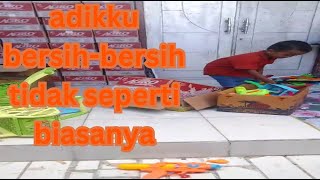 adikku bersih-bersih tidak seperti biasanya