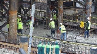 Beton storten vloer van matentunnel in Assen