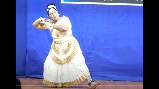 Mrs. Deepa Paattathil in "Elanthalir Sayane" solo Mohiniyaattam