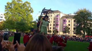 La saga des géants Royal de Luxe à Genève