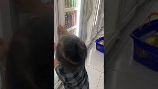 Adek maksa buka kulkas Indomaret #shorts #shortsviral #anaklucu #funny #funnyvideo #belanja #jajan