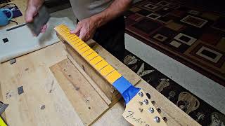 Part 4, SJ Refret: Beveling the Frets.