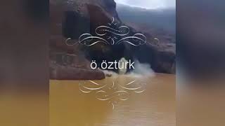 Toprak göçmesi sonrası gölde oluşan tsunami