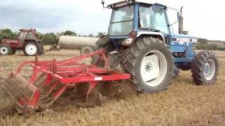 www.tractorfoto.tk- Cultivatoren met de Ford 8210