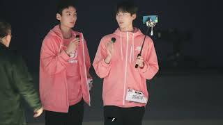 Fancam | Zhou Keyu livestreams with his brother Leo Zhou at Super Novae Games 2021 [211217]