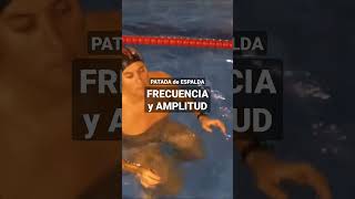 🎬 FRECUENCIA y AMPLITUD en la PATADA de ESPALDA 🤔 #shorts #markastle #natacion #natacionmarkastle