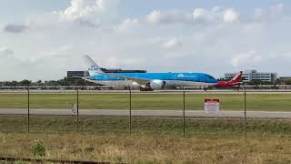 KLM - Boeing 787 Dreamliner take off from Miami