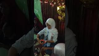 berbagi kue ulang tahun