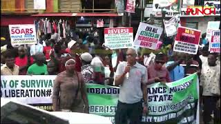 #October1protest Nigerians out on Independence Day at the Ikeja to protest bad governance.