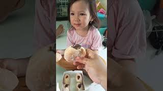 Makan kue Bonboli #shorts #short