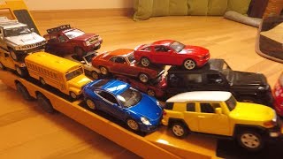 The trailer carries Diecast Mini Toy Cars Video for kids トレイラーが車をたっくさん運んでいく動画