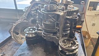 Ford Focus DPS6 Transmission Teardown - Noisy Bearing