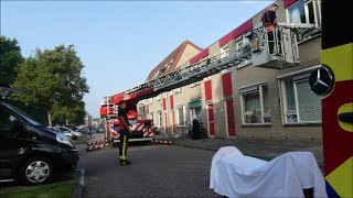 Ambulance 16-151 met spoed vanaf afhijsing aande vorstmanstraat in gouda