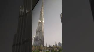 ظهور #برج #خليفة في #دبي في #الامارات خلال المشي في الممر  #burjkhalifa in #dubai in #uae