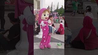 anak kecil lagi foto sama badut marsha#shorts #funnyvideo