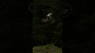 Jumpline at @bikeparkchatel2873 👌🤘🔥#bikepark #backflip #360 #enduro #chatel #vélo #mtblove #mtb