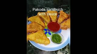 🤤🤤Pakoda sandwich with sauce😋😋