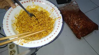 ANAK KOS MASAK DAN MAKAN JAM 12 MALAM PULANG KERJA | Mie Pedas X Basreng Pedas