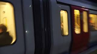 Eastbound Train, District and Circle Line, South Kensington Underground Station, London