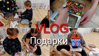 VLOG РАСПАКОВКА ПОДАРКОВ 🎁НА НОВЫЙ ГОД под ЁЛОЧКОЙ🎄А почему маме? 😵