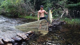 Primitive Technology: Big Fish Trap in The Forest