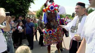 Jízda králů 2019 - průvod jezdců, krále Davida Chaloupky a jeho pobočníků po obci.