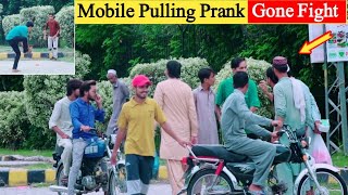 Mobile Pulling Prank Gone Wrong / Prank In Pakistan / Prank By Pindi Gang