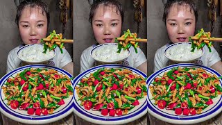 Let's eat show deep stir-fried and boneless chicken feet spicy | rural home cooking