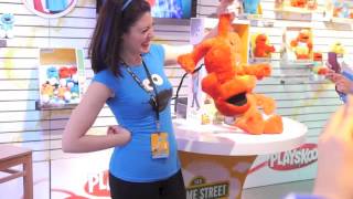 2013 Hasbro - Big Hugs Elmo