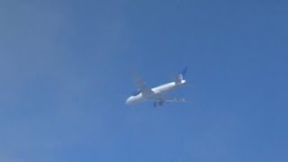 A United Airlines Boeing 777-224(ER) [N216UA] from SFO in the Bovingdon holding pattern