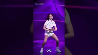 the way jennie dances..