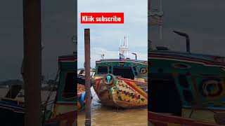 Kapal Jukung bongkar di pinggir sungai Musi Palembang #video #jalanjalan #shots