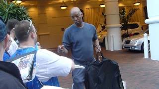 Former NBA Player Sam Cassell signing autographs - TopSignatures.com