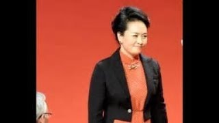 习近平彭丽媛与表演者共同高唱《歌唱祖国》庆祝澳门回归十五周年 Peng Liyuan and Xi Jinping Singing Songs on Stage Together