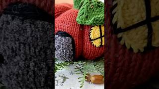 knitted pumpkin house for maileg #amigurumi #knitting #miniaturetoys #halloween #maileg #crochet