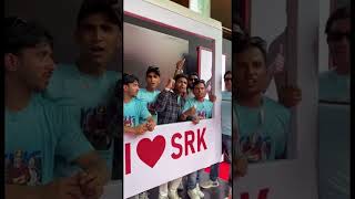 Fans Khan't keep calm!#YTShorts #Shorts #SRK