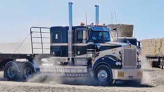 Hay from WA! The Farmers Across Borders Hay Run convoy coming into Corrigin 🐾