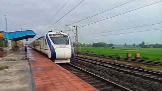 India's First Train Vande Bharat Express On Howrah New Jalpaiguri UP & Down !! Like Bullet Train