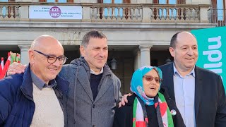 Arnaldo Otegi y Pello Otxandiano (EH Bildu) en Vitoria-Gasteiz en el final de campaña