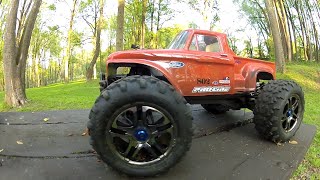 Traxxas E-Maxx Brushless (3908) jumping, bashing, crashing.