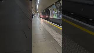 Northern Line Arriving into Clapham South