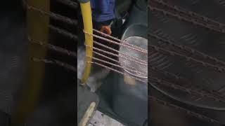 aqui é proibido sentar no capô do ônibus " risco de acidente"