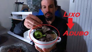 Transformando lixo em adubo -Composteira de garrafa pet-