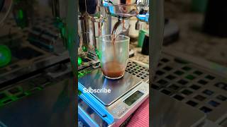 double shot espresso to perfection on e61 pro 400, #espresso #coffee #viral #drink #crema #italy