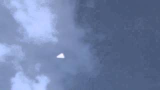 Triangular UFO over Amsterdam, Netherlands on 10282013