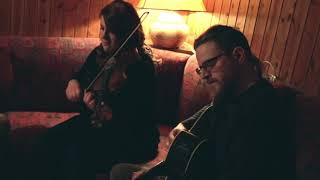 Alban Fuam playing 3 irish traditional reels in a Tavern