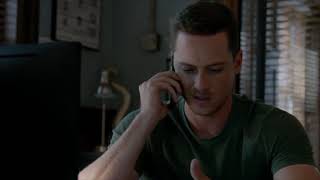 Jay calls Hailey to interview a lab assistant who worked with infected victim I Chicago Fire 8.04