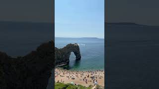 Durdle Door is must go place in UK 🇬🇧🫶🏻🌞🌊 #durdledoor #uk #beach #dorset