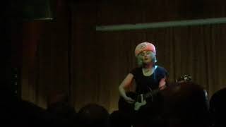 Jessica Lea Mayfield “Kiss me again” live